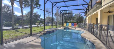 Een verwarmd zwembad