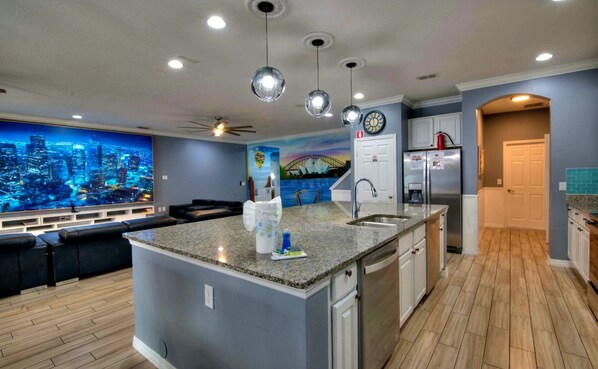 Fridge, microwave, oven, stovetop - Last Minute Disney! Private Pool, Hot Tub, Game Room & Themed Bedrooms. Book Now! #35506 (Orlando)