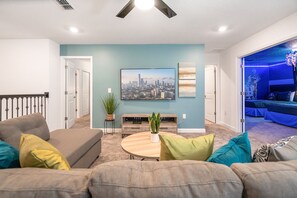 Smart TV - Last Minute Disney! Private Pool, Hot Tub & Themed Bedrooms. Book Now! #105265 (Orlando)