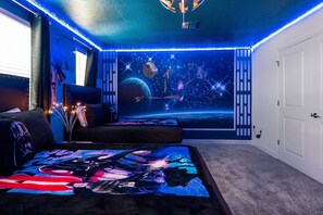 10 bedrooms, iron/ironing board, WiFi, bed sheets - Last Minute Disney! Private Pool, Hot Tub & Themed Bedrooms. Book Now! #105265 (Orlando)
