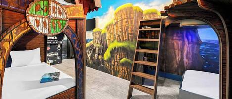 4 chambres, bureau, fer et planche à repasser, lit parapluie