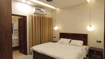 1 Schlafzimmer, Bügeleisen/Bügelbrett, Bettwäsche