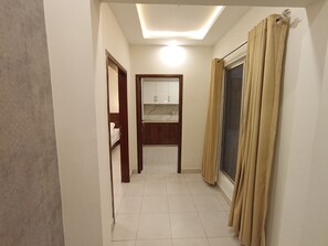 1 chambre, fer et planche à repasser, draps fournis