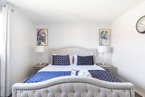 7 chambres, fer et planche à repasser, Wi-Fi, draps fournis