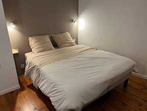 1 bedroom, iron/ironing board, travel cot, free WiFi