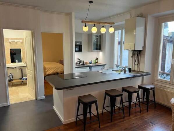 Fridge, microwave, stovetop, coffee/tea maker