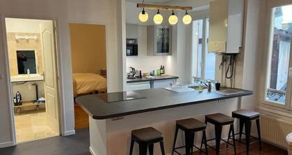 Les toits d'Ambroise *** proche Paris, Fontainebleau, Provins & Barbizon