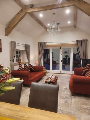 Interior - A luxury retreat in the Forest of Dean with hot tub. Great for cycling/walking (Edge End)