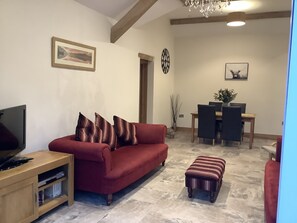 Smart TV - A luxury retreat in the Forest of Dean with hot tub. Great for cycling/walking (Edge End)