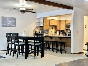 Dining - Aviators Located on the Golf Course, A/C, Ext Deck & BBQ, Aviators Albatross on the greens (McCall)