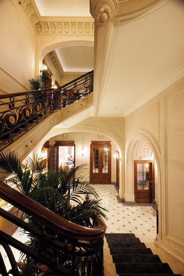 Reception - Hotel Fleur de Ville (Brussels)