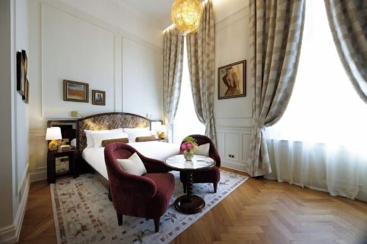 1 bedroom, premium bedding, in-room safe, desk
