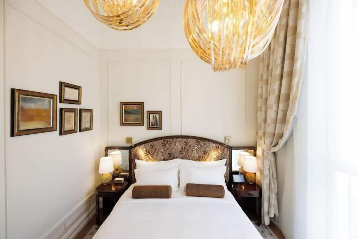 1 bedroom, premium bedding, in-room safe, desk