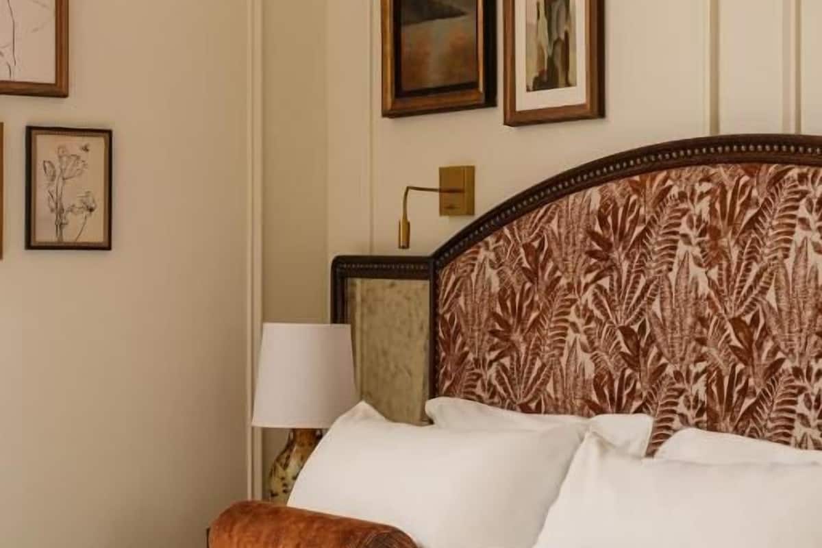 1 bedroom, premium bedding, in-room safe, desk