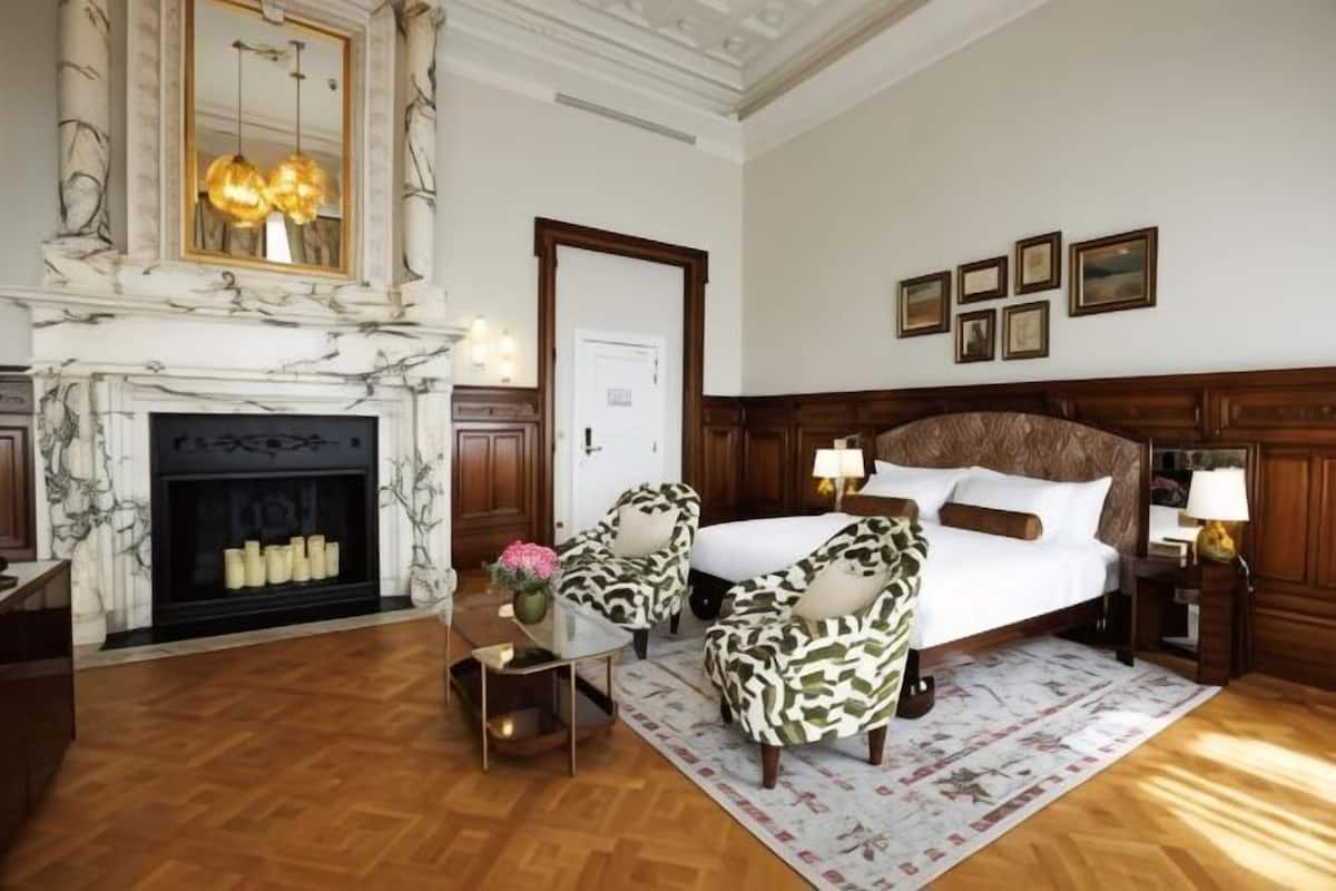 1 bedroom, premium bedding, in-room safe, desk