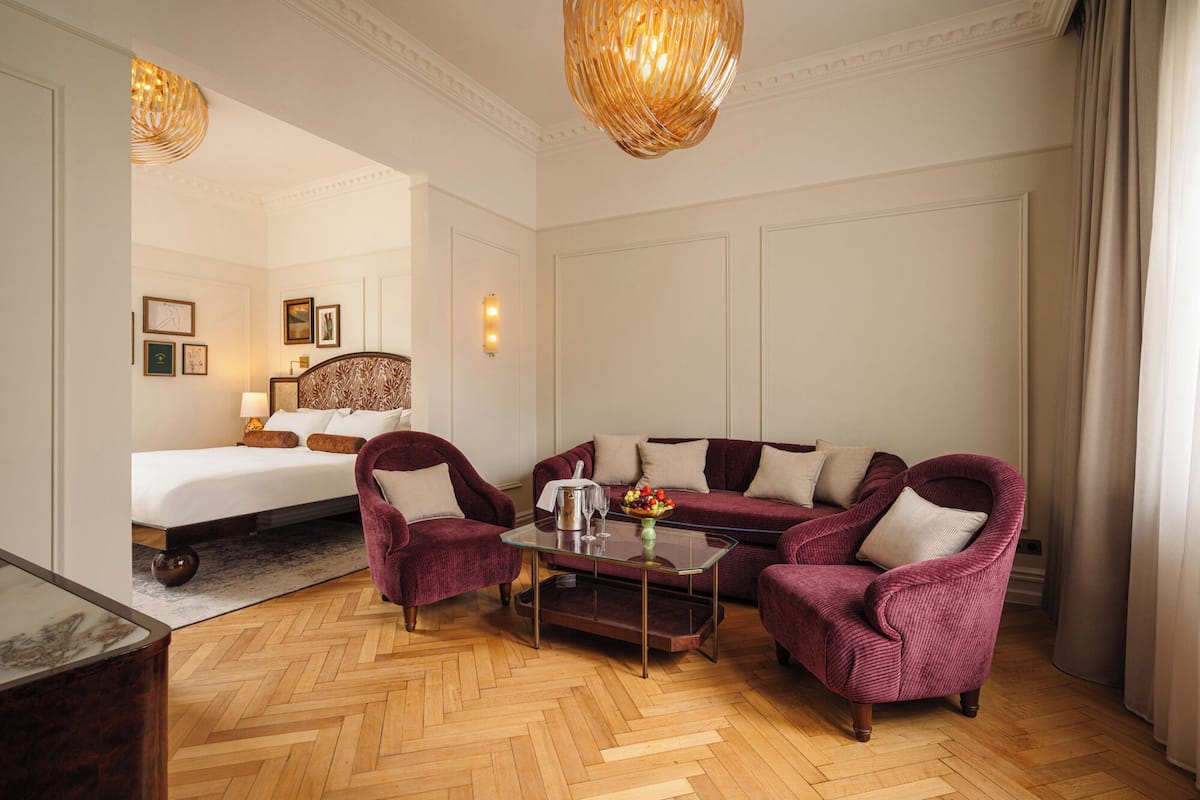 1 bedroom, premium bedding, in-room safe, desk