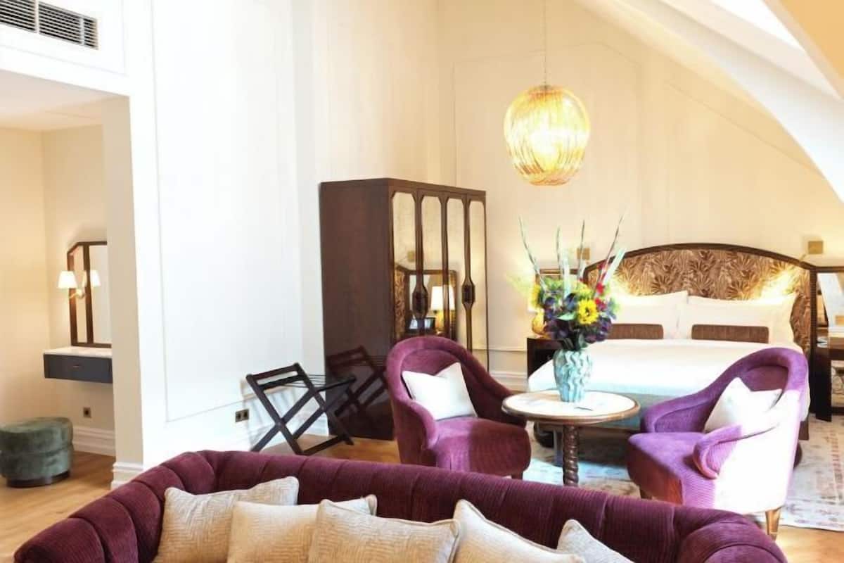 1 bedroom, premium bedding, in-room safe, desk