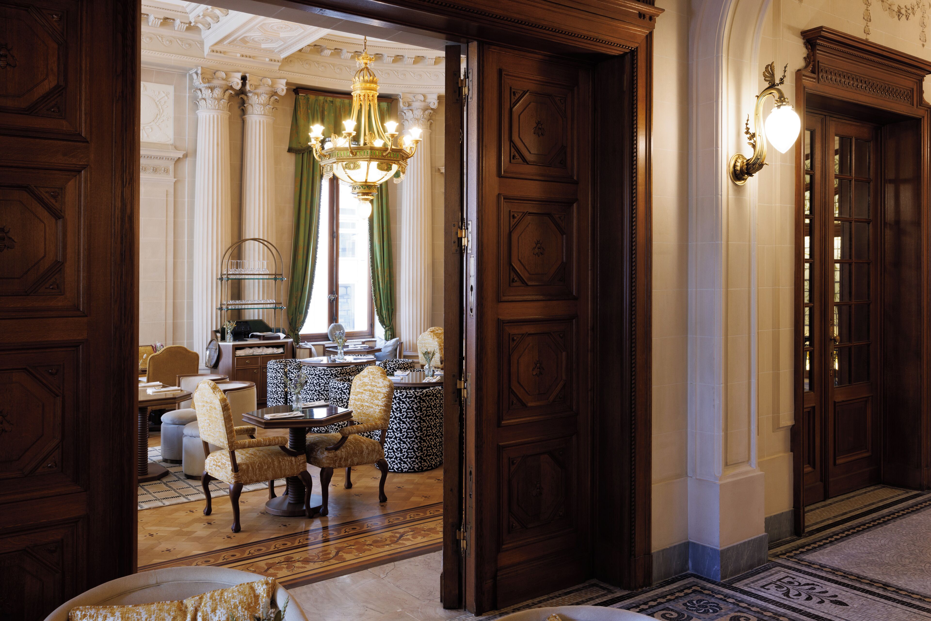 Petit déjeuner buffet (29 EUR par personne)