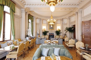 Petit déjeuner buffet servi tous les jours en supplément