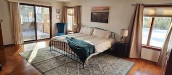 The Urban Lake House: Near Avalon Grand Resort