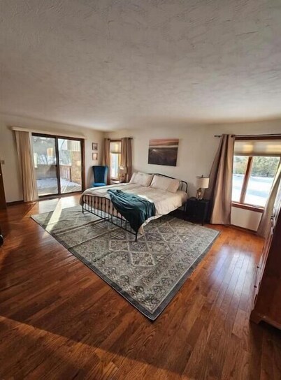 The Urban Lake House: Near Avalon Grand Resort