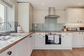 Fridge, microwave, oven, stovetop - Cosy, excellently located, dog friendly - Ways End (Stow-on-the-Wold)