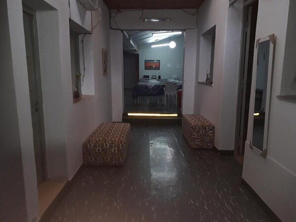 المنشأة من الداخل