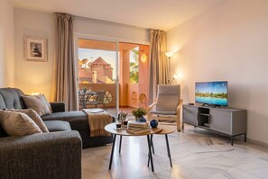 Televisión y oficina 