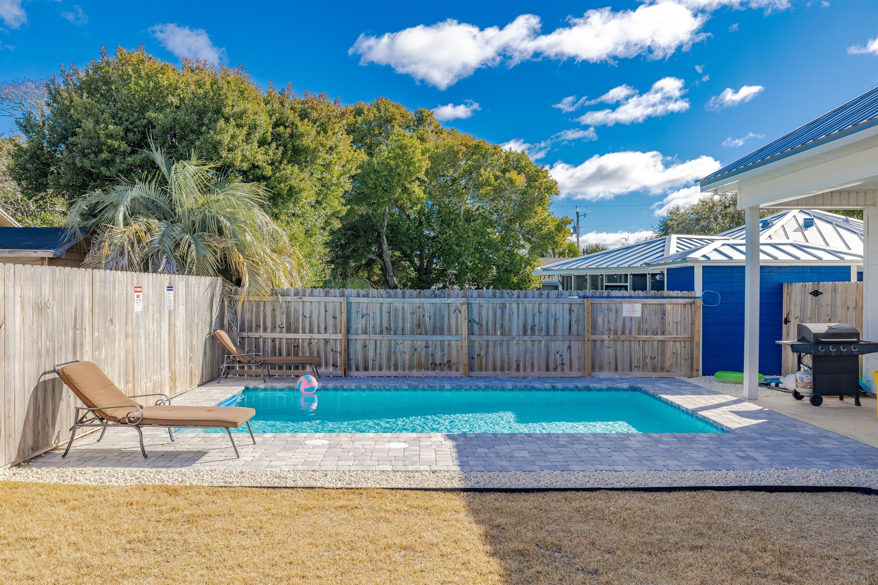 Beach House w/Heated Pool, 1 Block to Beach - 21yo & UP