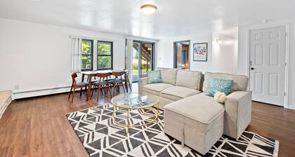 2 BR Basement Suite in Aurora!