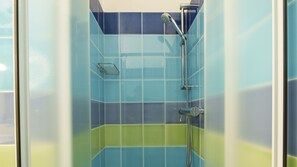 Dusche, Haartrockner, Bidet, Handtücher