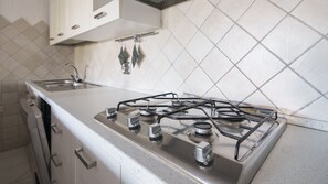 Fridge, oven, stovetop, coffee/tea maker - Acqua e Tramonto - Two Bedroom Apartment, Sleeps 6 (Olbia)