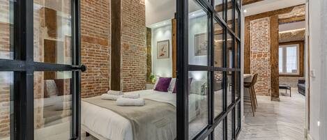 2 室のベッドルーム、アイロン / アイロン台、WiFi (無料)、ベッドシーツ