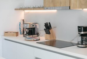 冰箱、微波炉、烤箱、炉灶