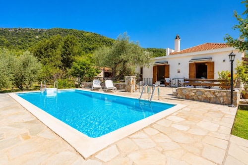 Villa Ioanna - Two Bedroom Villa, Sleeps 4