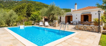 Villa Ioanna - Two Bedroom Villa, Sleeps 4