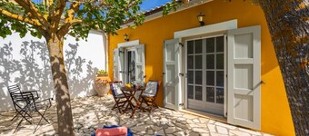 Agathi Cottage - One Bedroom Apartment, Sleeps 2
