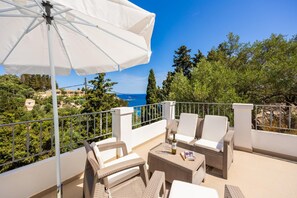 Property grounds - Villa Marmari - Two Bedroom Villa, Sleeps 4 (Paxi)