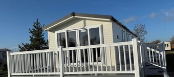 8 Berth Luxury holiday home at Tattershall Lakes. Private Hot-Tub. Pet Friendly