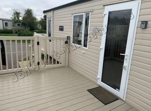 8 Berth Luxury holiday home at Tattershall Lakes. Private Hot-Tub. Pet Friendly