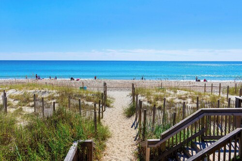 Pebble Beach I-305 | Oceanside Studio Condo w/ Pools, Tennis & Close Beach Acces