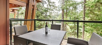 The Cove I Water Views I Wild Pacific Trails