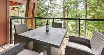 The Cove I Water Views I Wild Pacific Trails