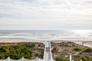 Beach - Diamond Girl, Oceanfront House in Emerald Isle, NC! (Emerald Isle)
