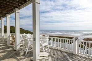 Property grounds - Diamond Girl, Oceanfront House in Emerald Isle, NC! (Emerald Isle)