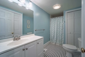 Shower, towels