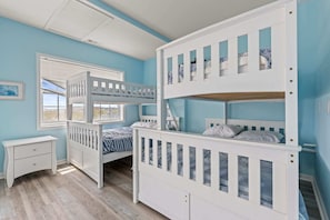 4 bedrooms, iron/ironing board, WiFi