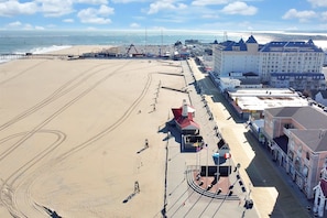 On the beach - OCHG Oceanfront Villa 1 (Ocean City)