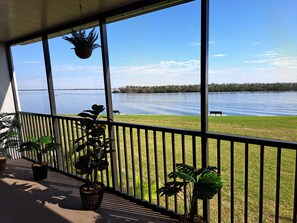 Interior - PALMS OF BAY BEACH-UNIT 1G

EXCEPTIONAL CORNER UNIT ON THE BAY WITH LARGE LANAI (Fort Myers Beach)