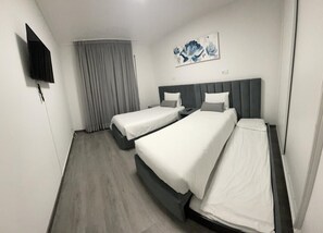 3 bedrooms, iron/ironing board, WiFi, bed sheets